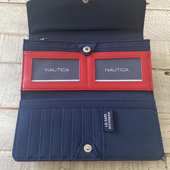 Nautica Wallet - Picture 2 of 4